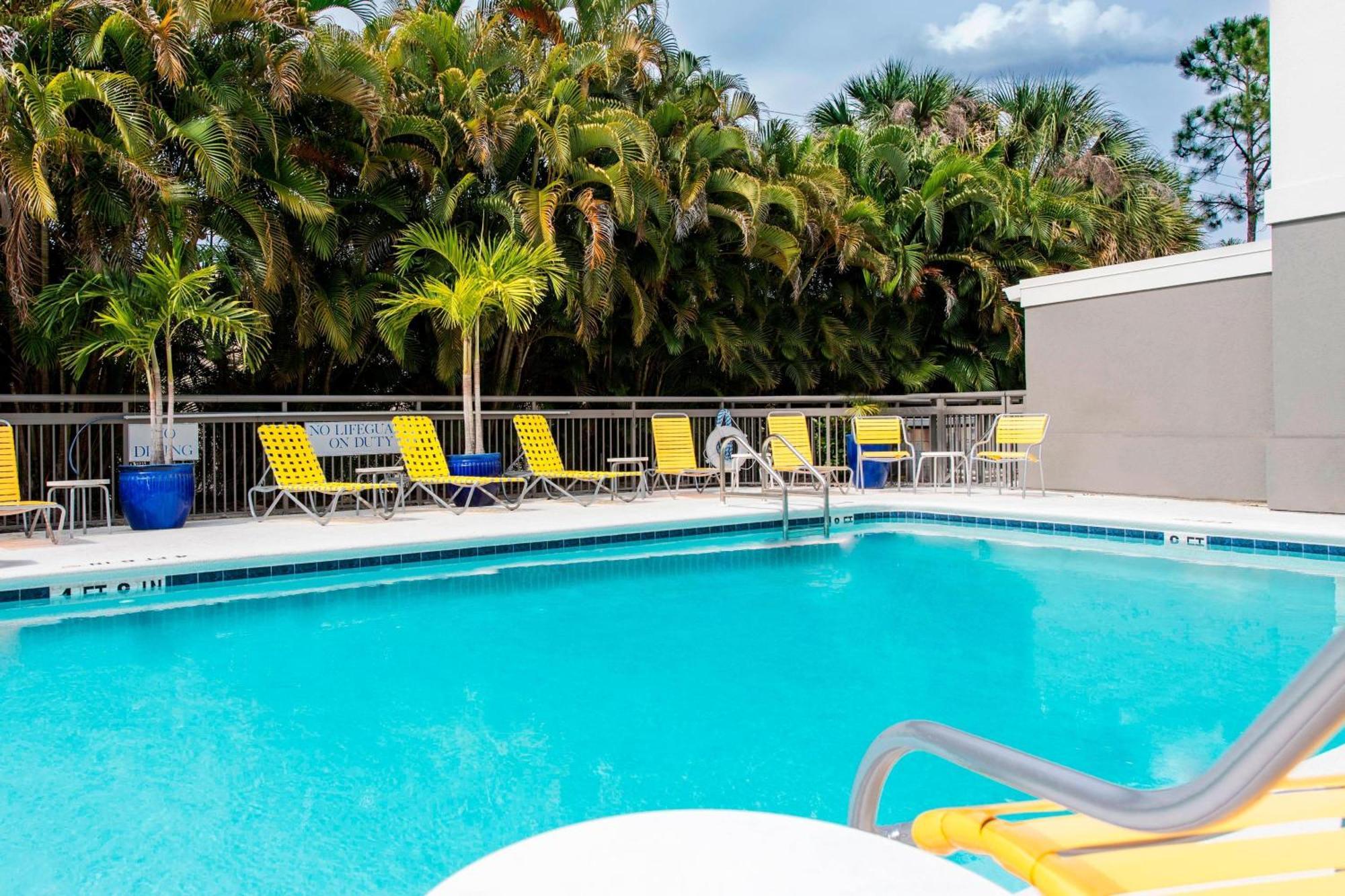Fairfield Inn & Suites By Marriott Fort Myers Cape Coral Cypress Lake Kültér fotó