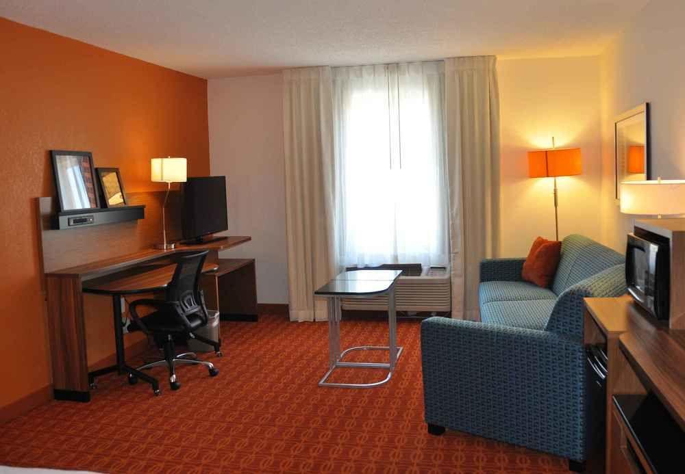 Fairfield Inn & Suites By Marriott Fort Myers Cape Coral Cypress Lake Kültér fotó